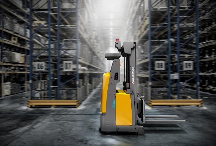 The EKS 215a is used to automate transports in both logistics and production.