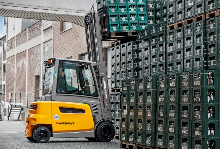 Zwei geräuscharme Fahrmotoren verleihen den Staplern die nötige Power.