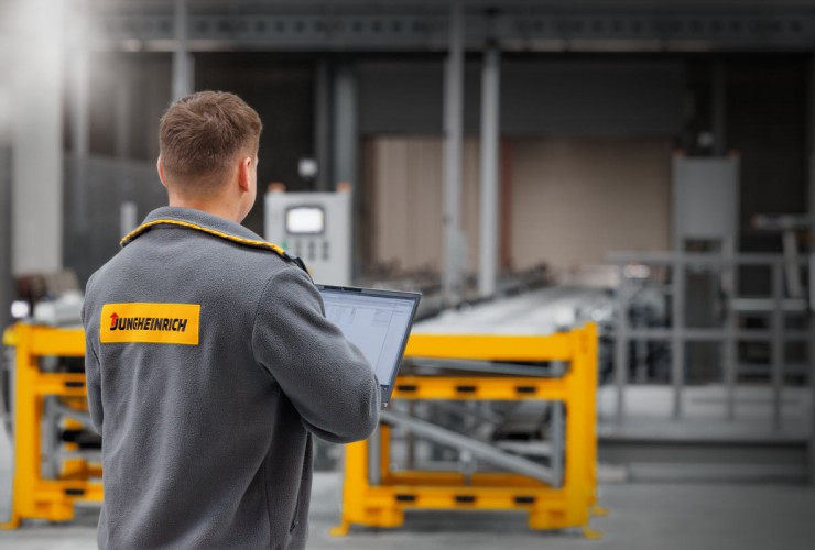Im Kontext der Digitalisierung industrieller Wertschöpfungsketten rückt der Einsatz von KI in Warehouse Management Systemen immer mehr in den Fokus.