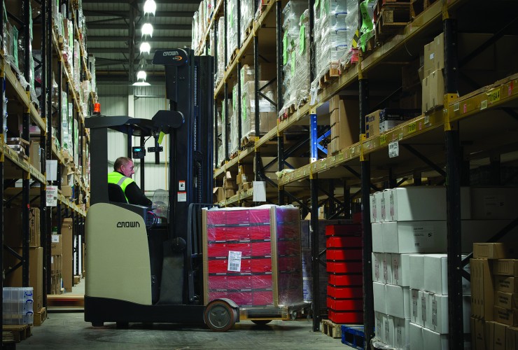 All trucks at Spicers – including the ESR5000 reach truck - are fitted with Crown’s Infolink® fleet management system, enabling a common reporting platform across all sites.