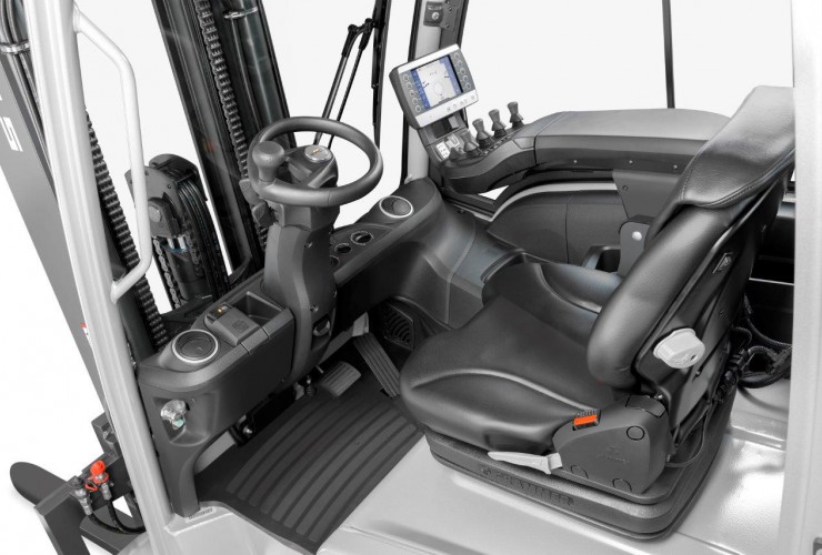 Ergonomischer Arbeitsplatz durch geräumige, komfortable und individuell ausrüstbare Fahrerkabine.